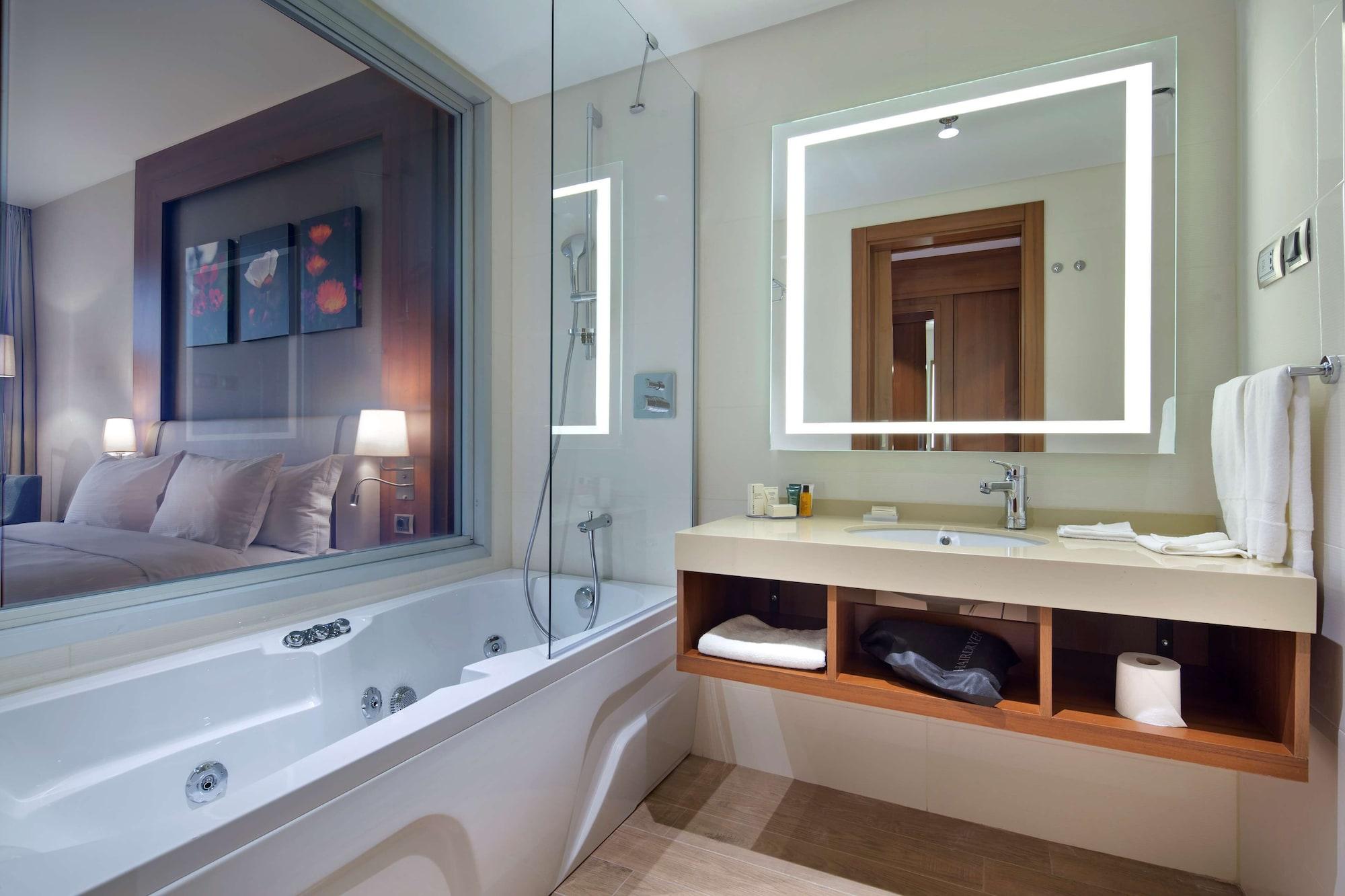Hilton Garden Inn Istanbul Beylikduzu Екстер'єр фото