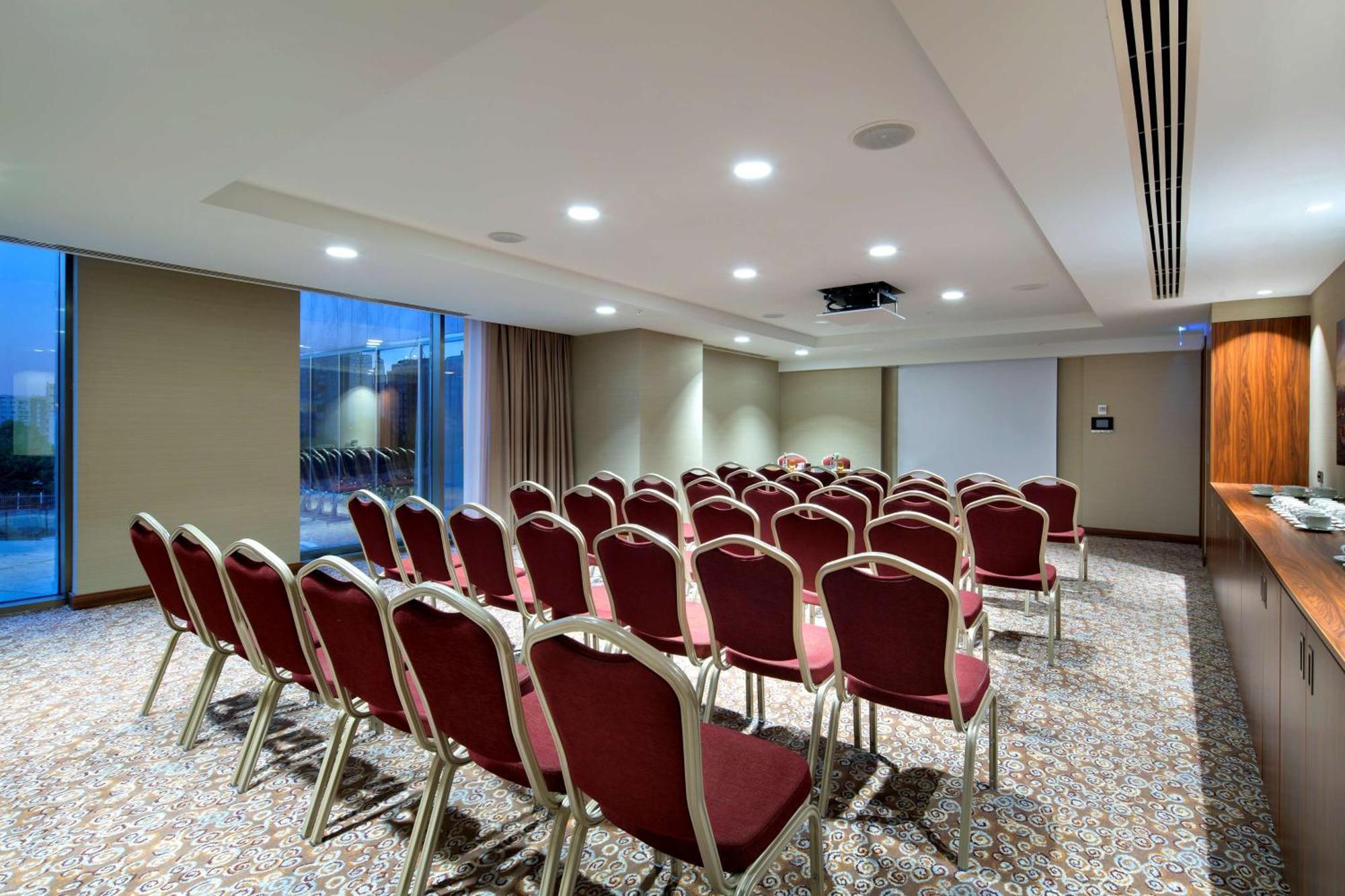 Hilton Garden Inn Istanbul Beylikduzu Екстер'єр фото
