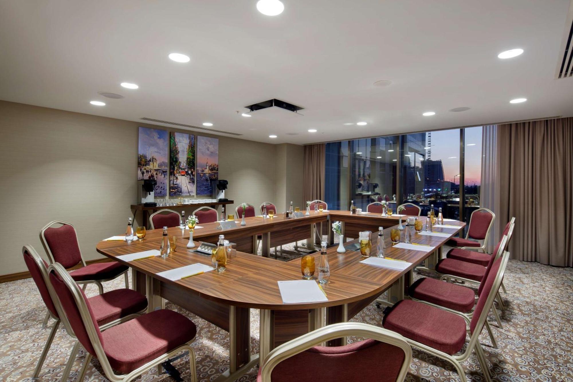Hilton Garden Inn Istanbul Beylikduzu Екстер'єр фото